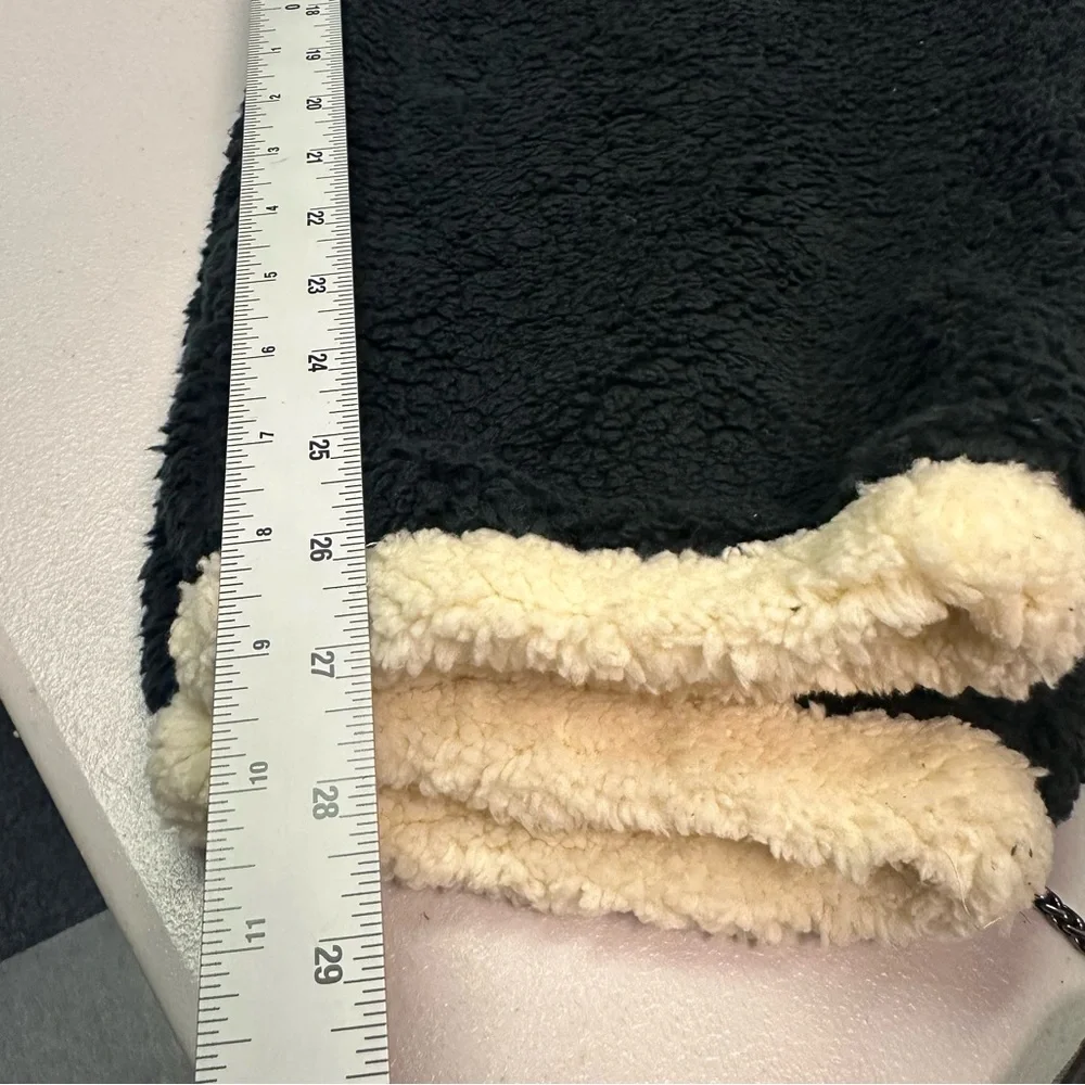 Disney‎ Black and Cream Fleece Fabric - Picture 5 of 7
